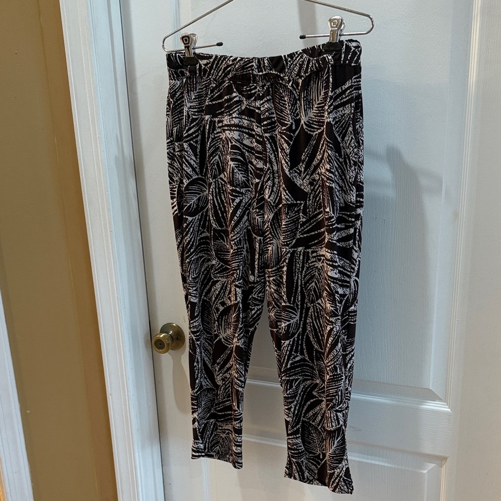 Susan Graver Black and White Patterned Pants